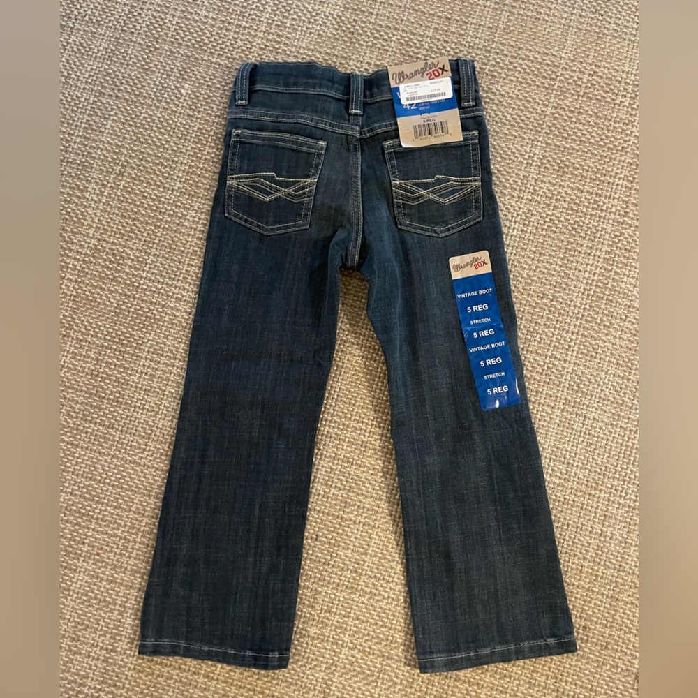 NWT Wrangler slim book cut.